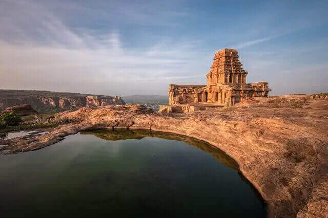 Mumbai to Pune Cabs Taxi Service